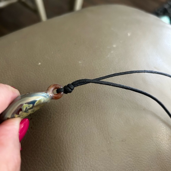 Blown glass pendant on black cord - Picture 3 of 3